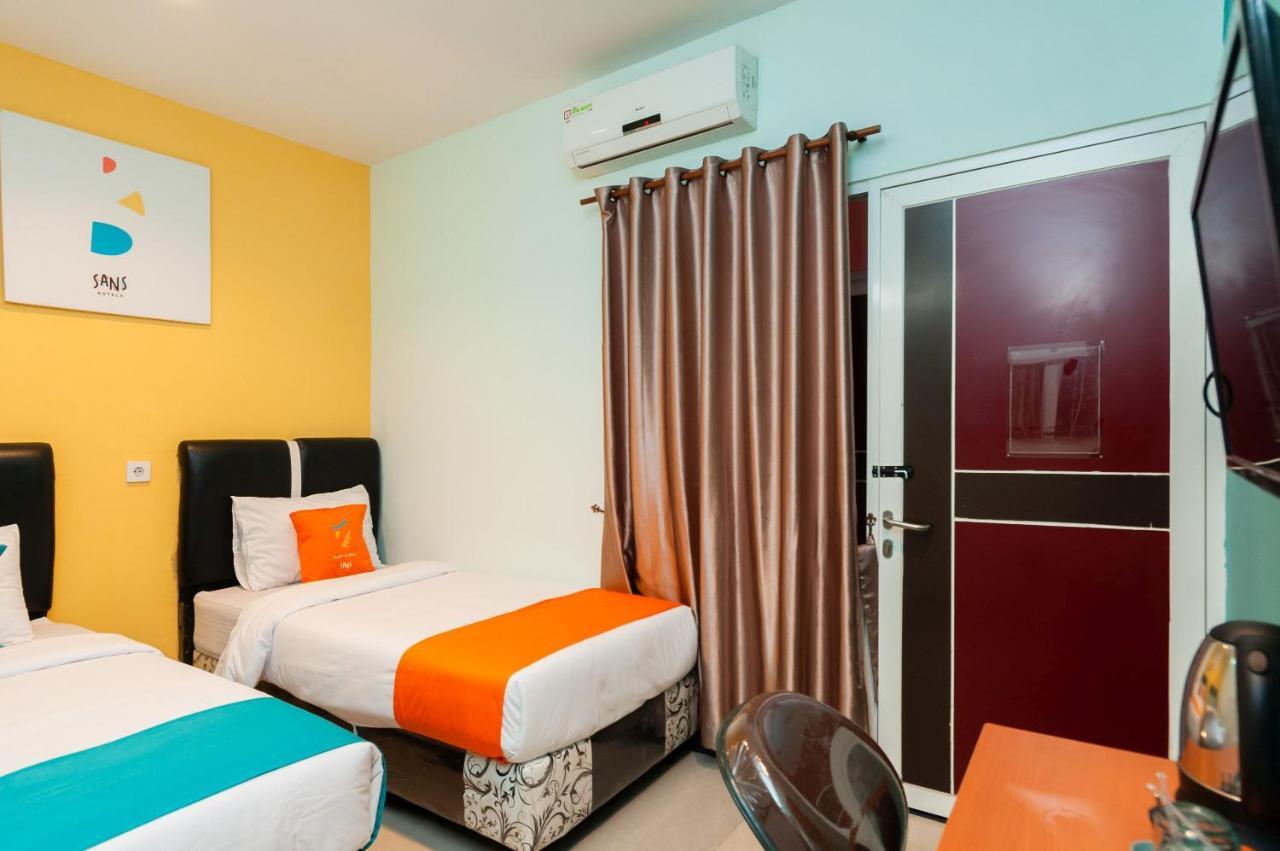 Sans Hotel Finest מדאן מראה חיצוני תמונה