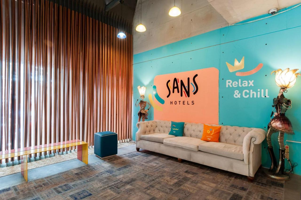 Sans Hotel Finest מדאן מראה חיצוני תמונה